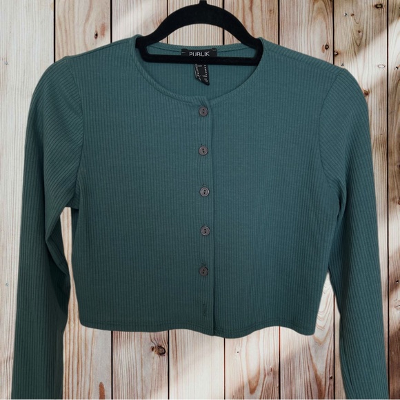 Publik Cropped Long Sleeve Button up. Size M - Picture 2 of 5